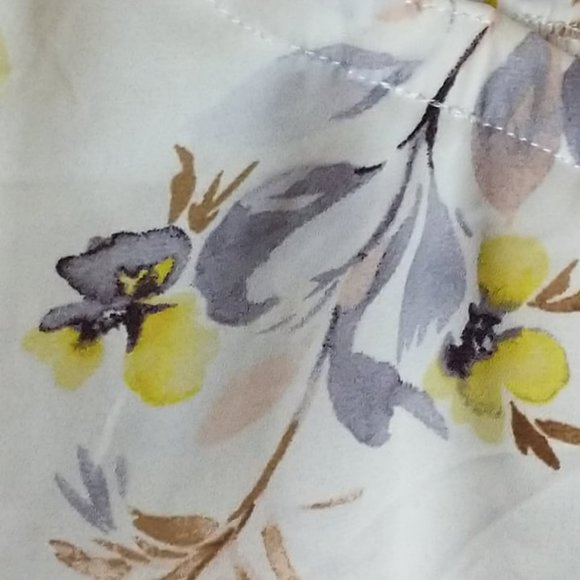 WHITE FLORAL GEORGETTE FIT & FLARE COLD SHOULDER TOP - Picture 3 of 4